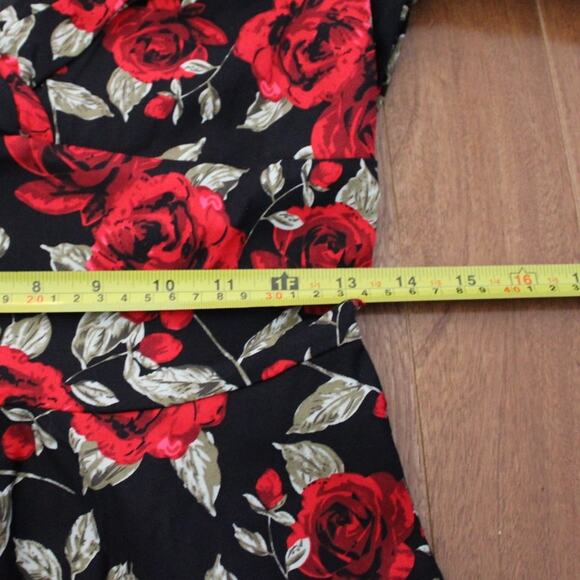 Unique Vintage 1950s Style Black and Red Rose Half Sleeve Delores Dress Small 4 - Picture 7 of 8